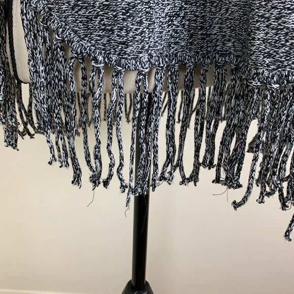 Relativity Black/White Fringe Batwing Boho Sweater Sz Small - Picture 8 of 8